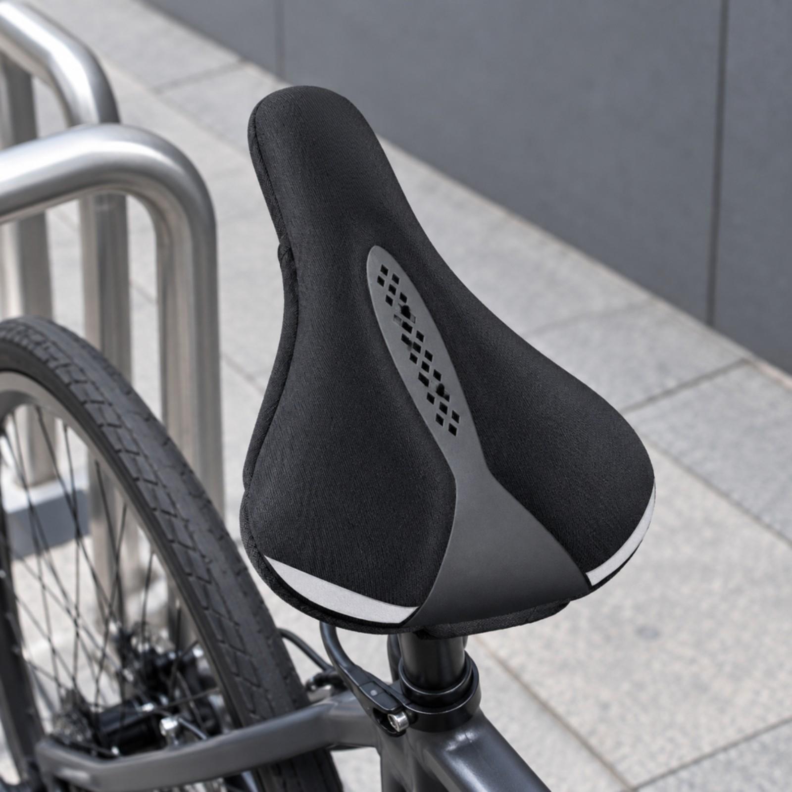 通気性の高い通気孔とレインカバーを備えた、標準サイズの自転車 - Cycling Commute In Rain のレビューと価格